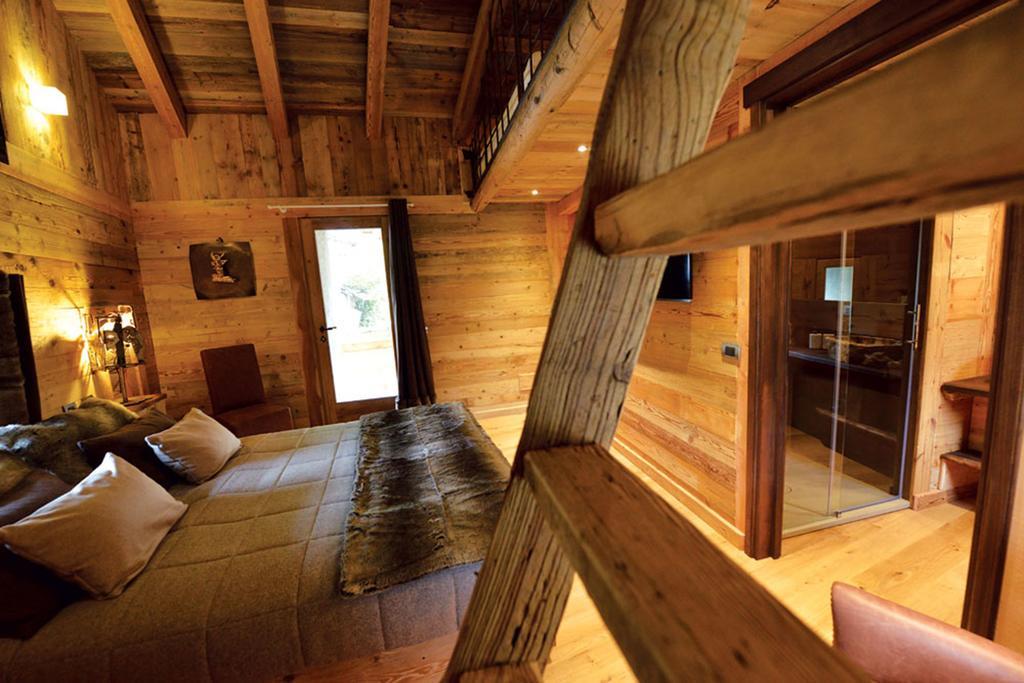 La Maison De Dolphe Chalet De Charme & Art Gallery Brusson Oda fotoğraf